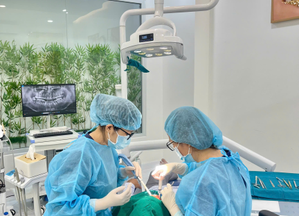 🦷 Cạo vôi răng – Nhỏ thôi nhưng lại “cứu” cả nụ cười đó nha!