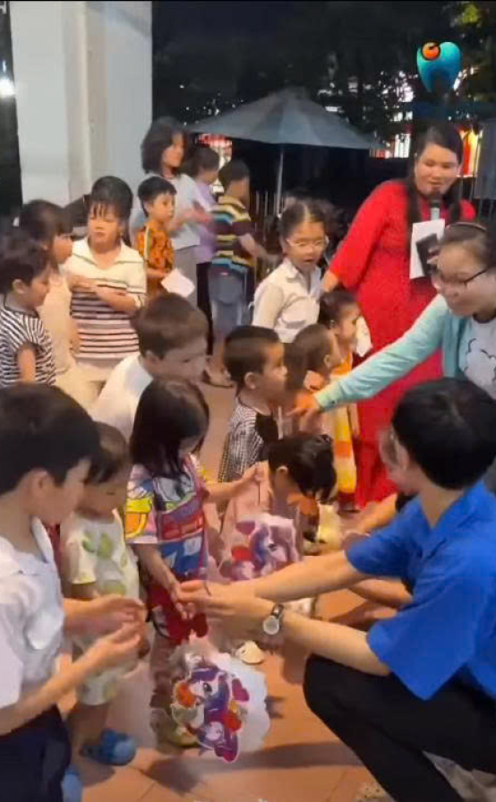 Video phát quà trung thu